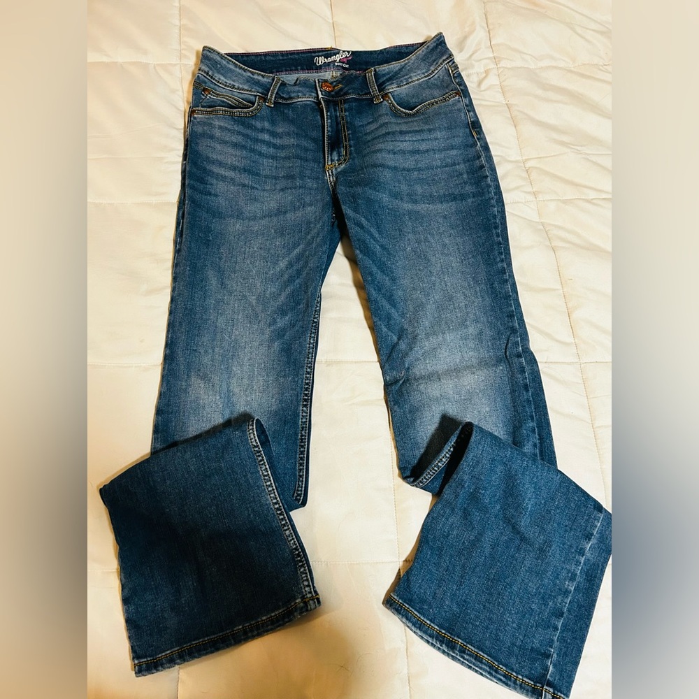 Woman’s wrangler boot cut jeans